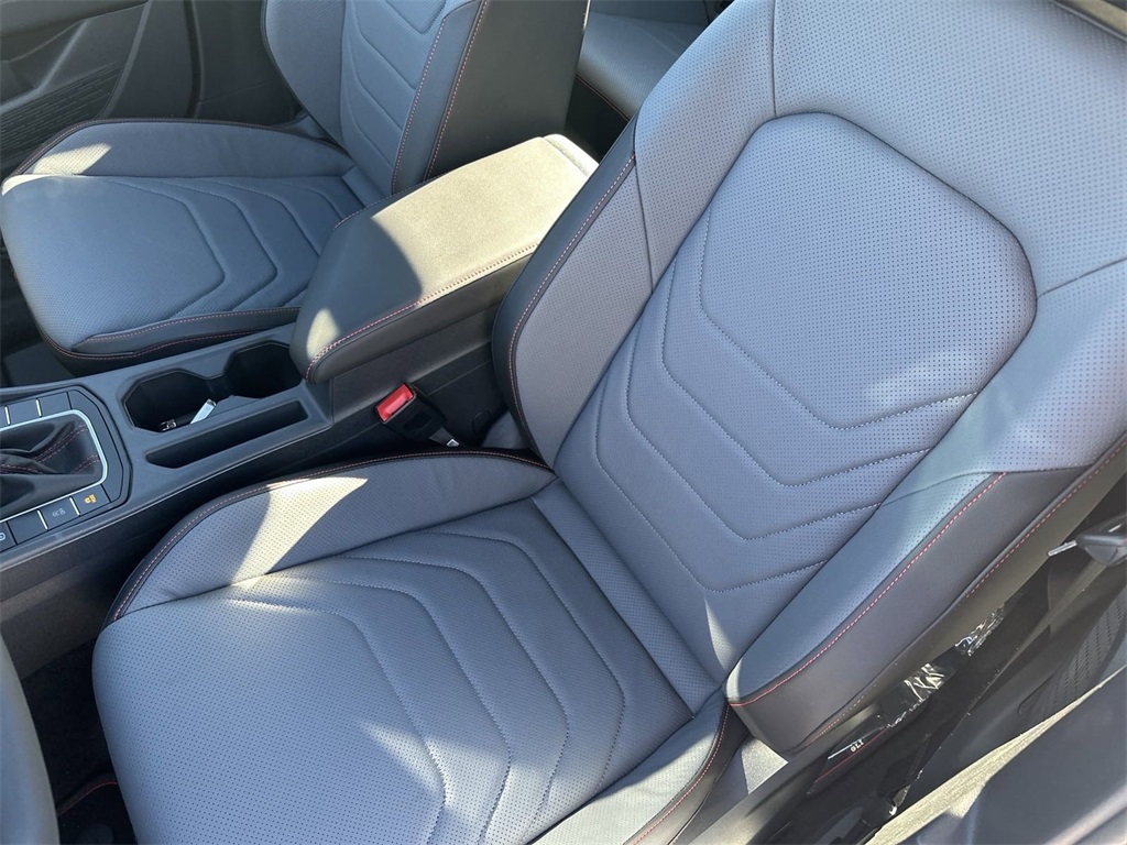 2025 Volkswagen Jetta GLI 2.0T Autobahn photo 29