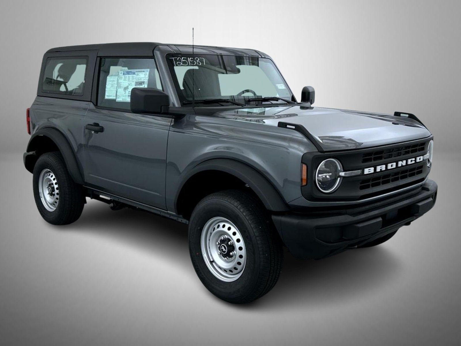 2025 Ford Bronco Base photo 3