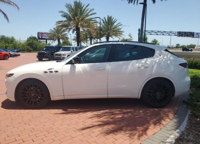 2022 Maserati Levante GT photo 3