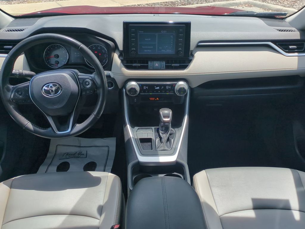 2019 Toyota RAV4 XLE Premium photo 14
