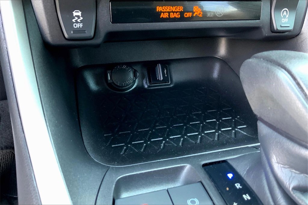2021 Toyota RAV4 XLE photo 33