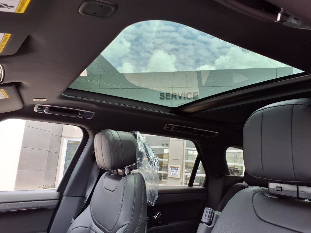 2025 Land Rover Range Rover Sport SE photo 12