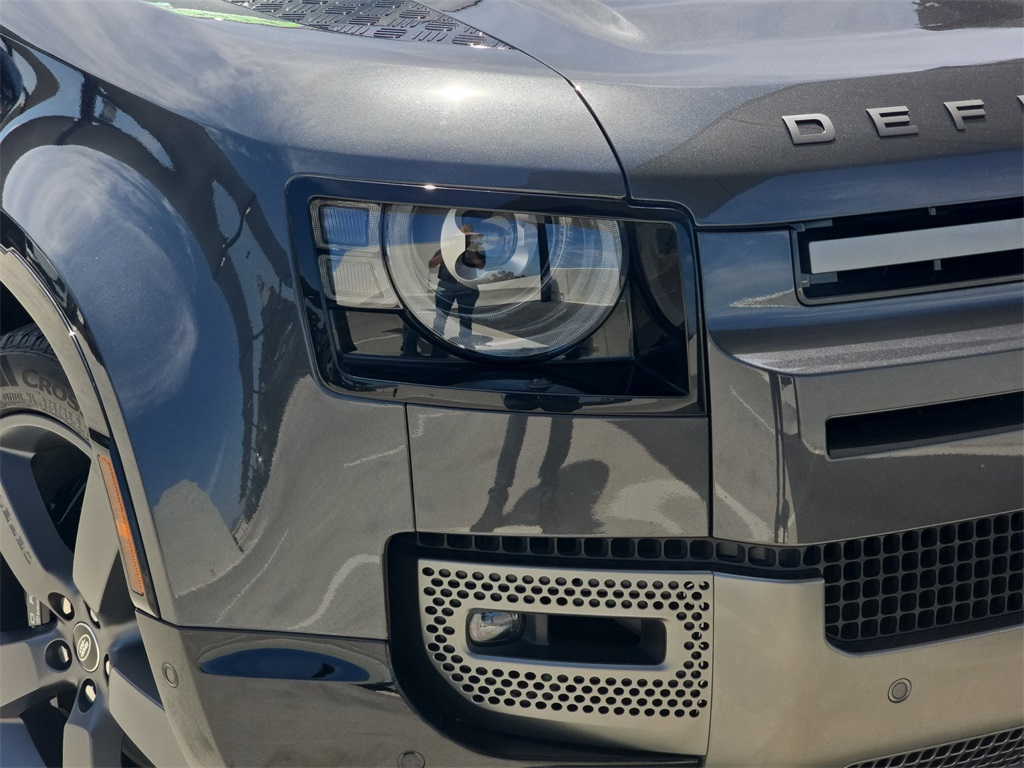 2024 Land Rover Defender 130 V8 photo 32