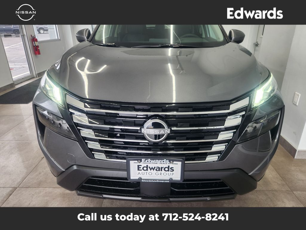 2026 Nissan Rogue SV photo 3