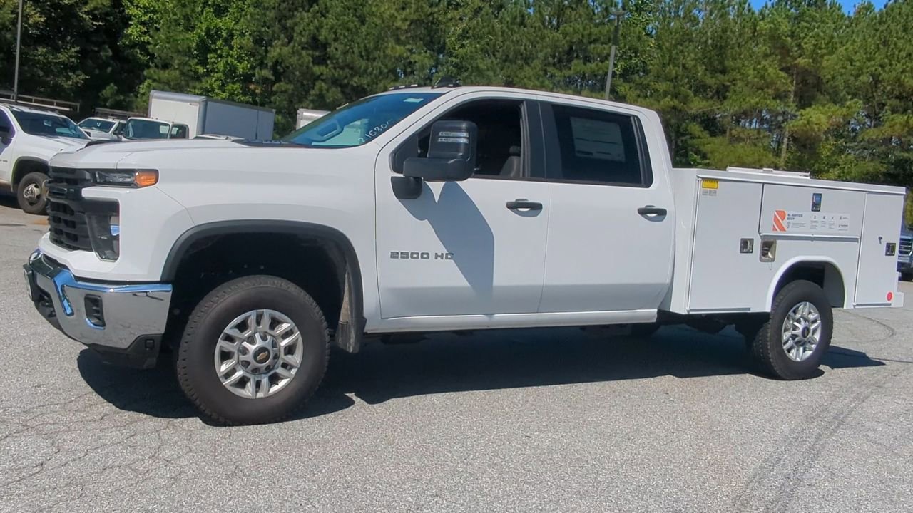 2025 Chevrolet Silverado 2500HD photo 3