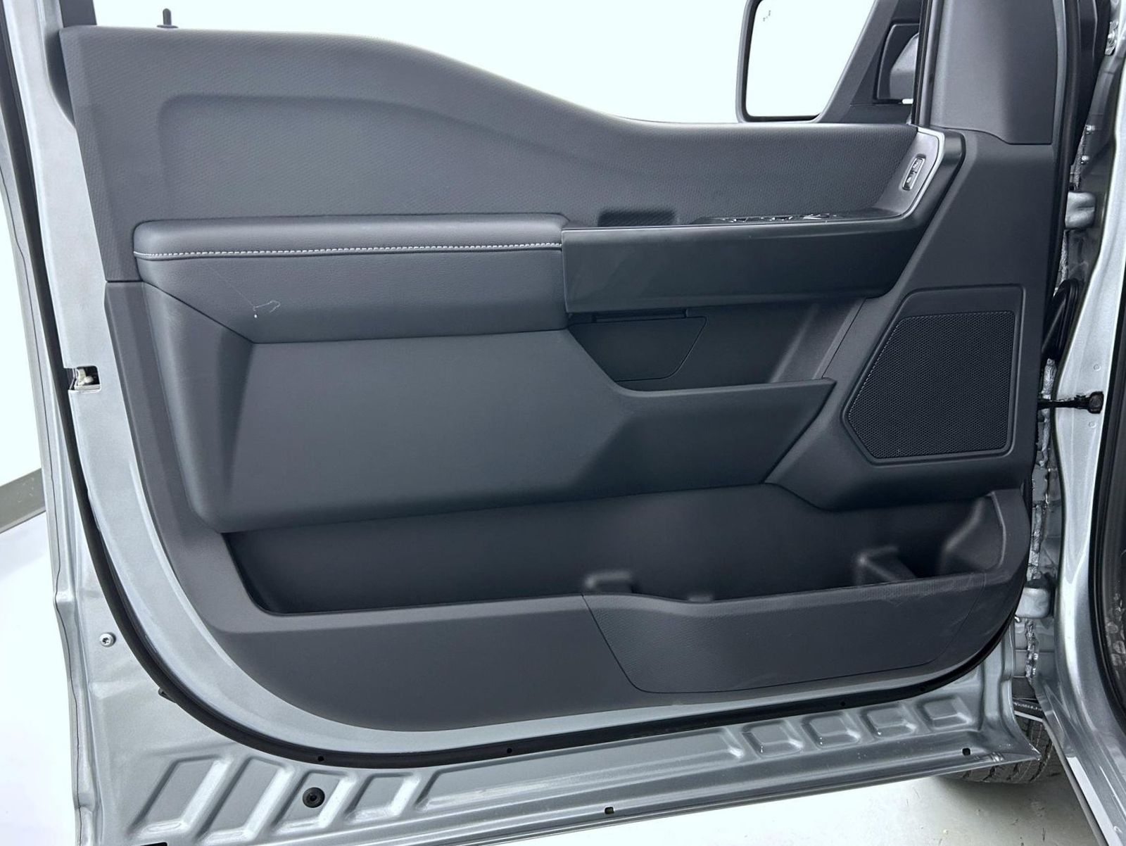 2025 Ford F-150 STX photo 9