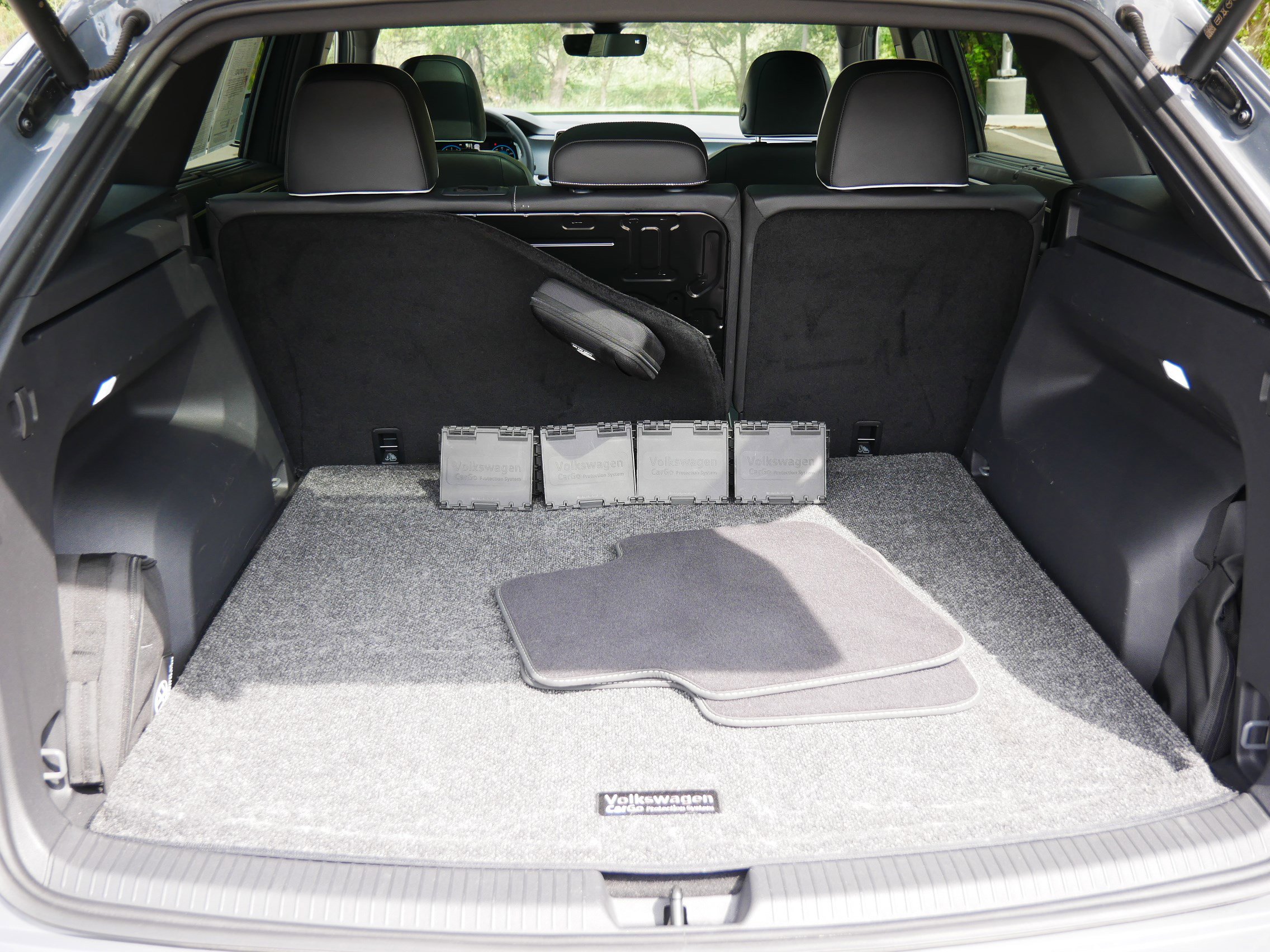 2024 Volkswagen Atlas Cross Sport SEL Premium R-Line photo 25