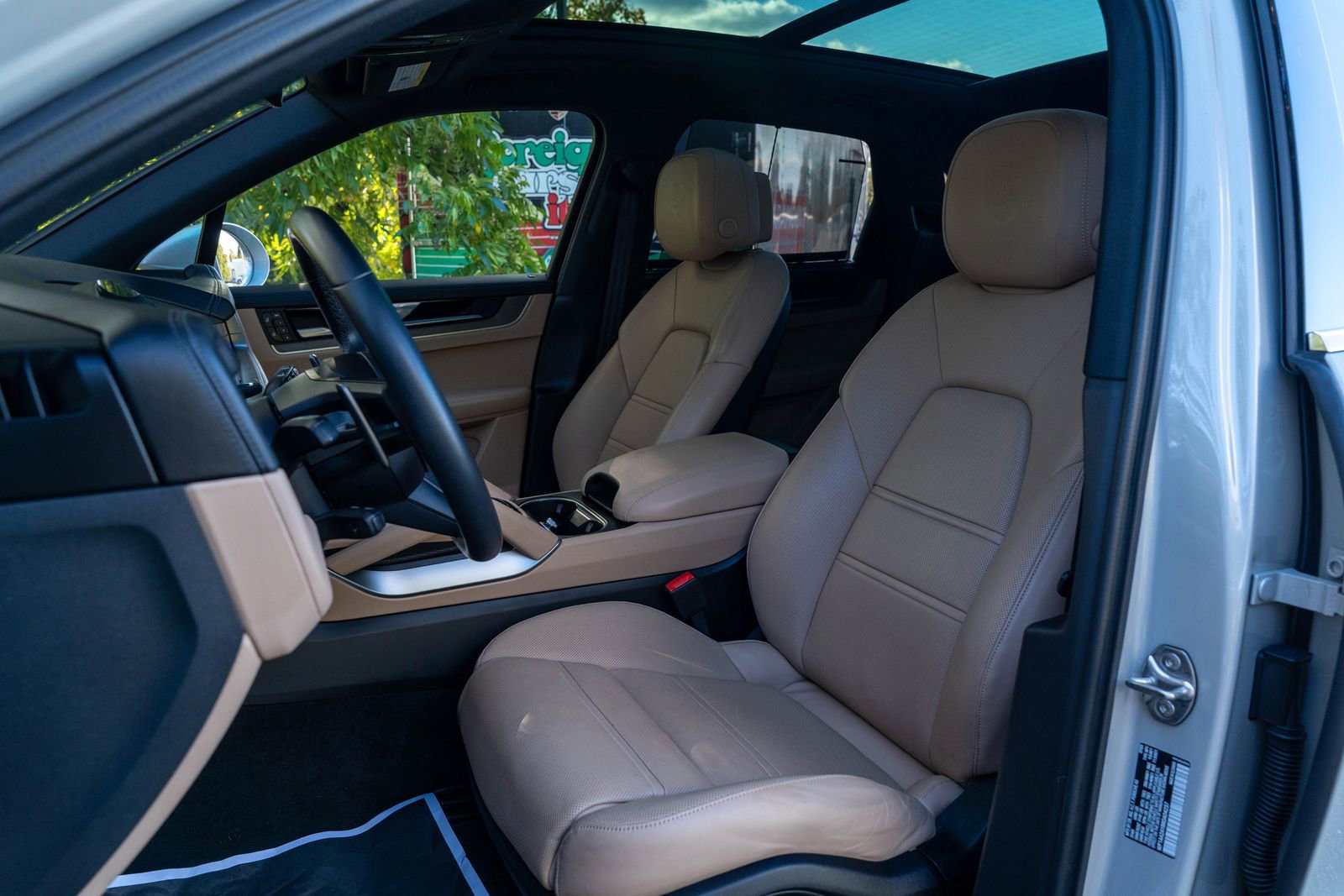 2024 Porsche Cayenne Base photo 4