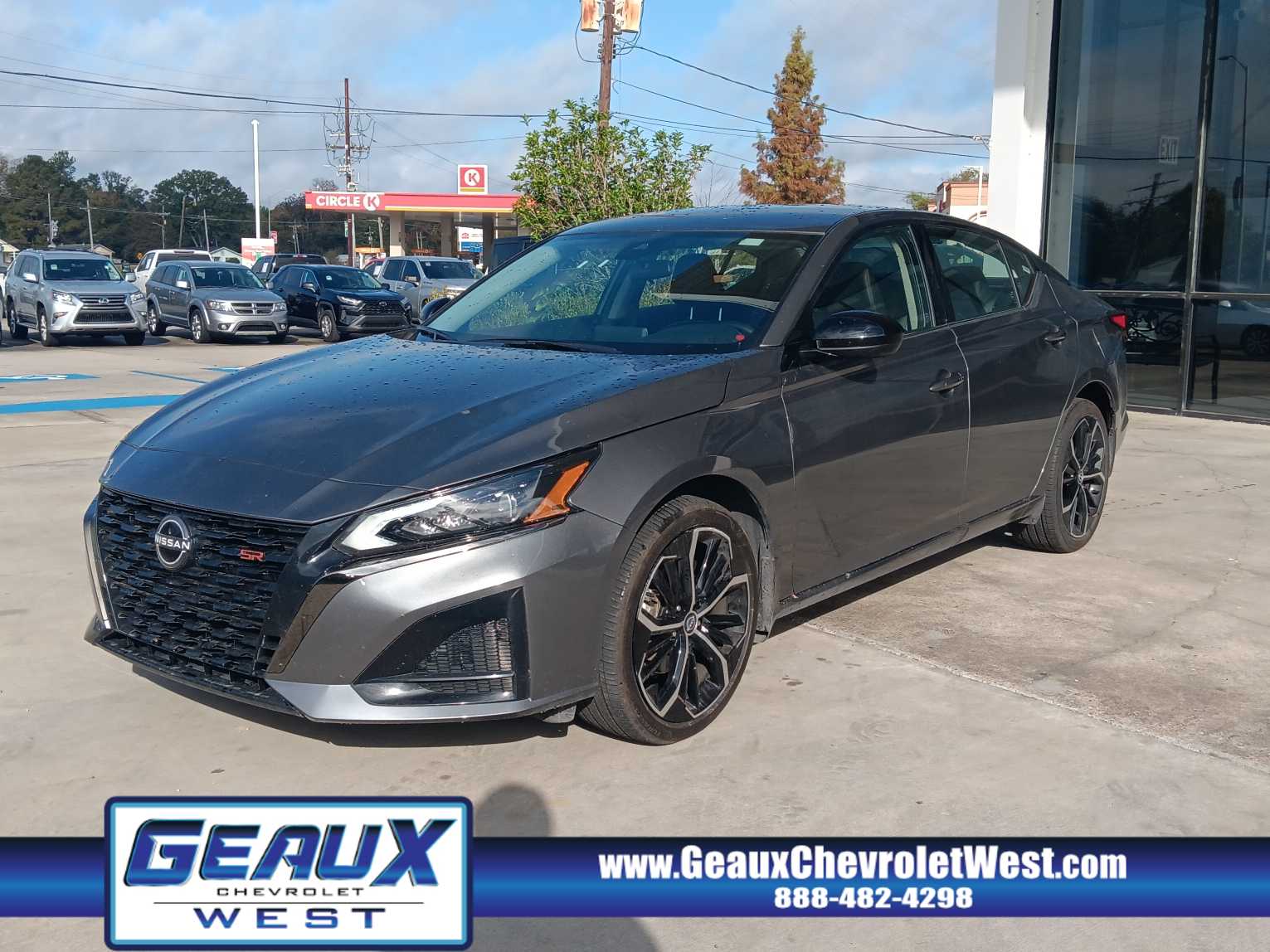 2025 Nissan Altima SR photo 4