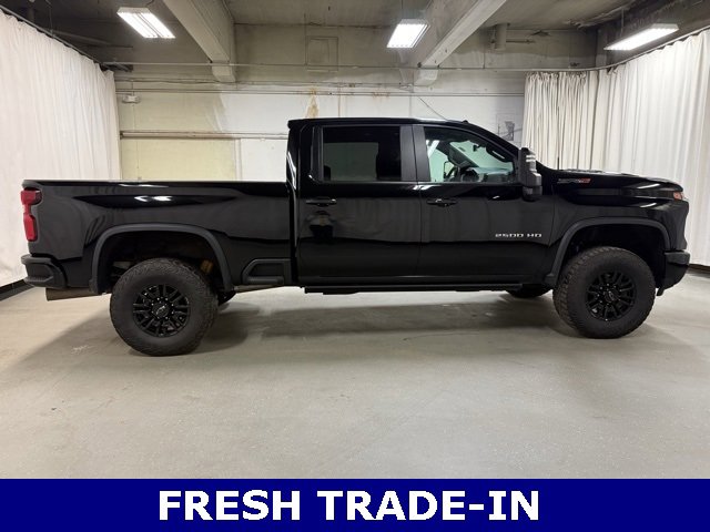 2024 Chevrolet Silverado 2500HD ZR2 photo 2