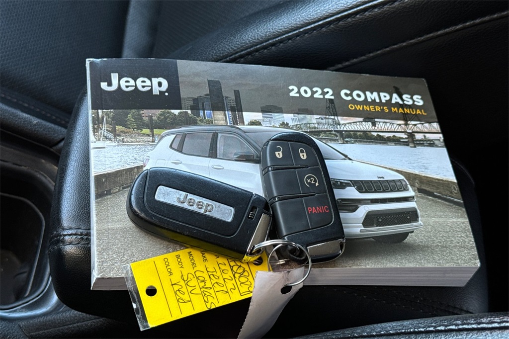 2022 Jeep Compass Latitude Lux photo 10