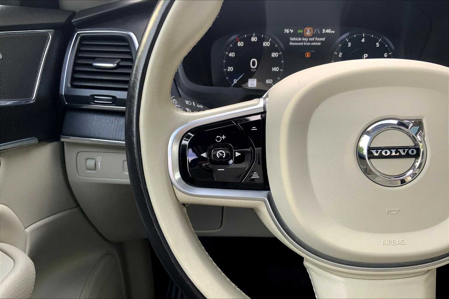 2020 Volvo XC90 Momentum photo 21