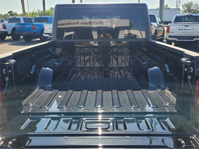 2025 Jeep Gladiator Willys photo 7