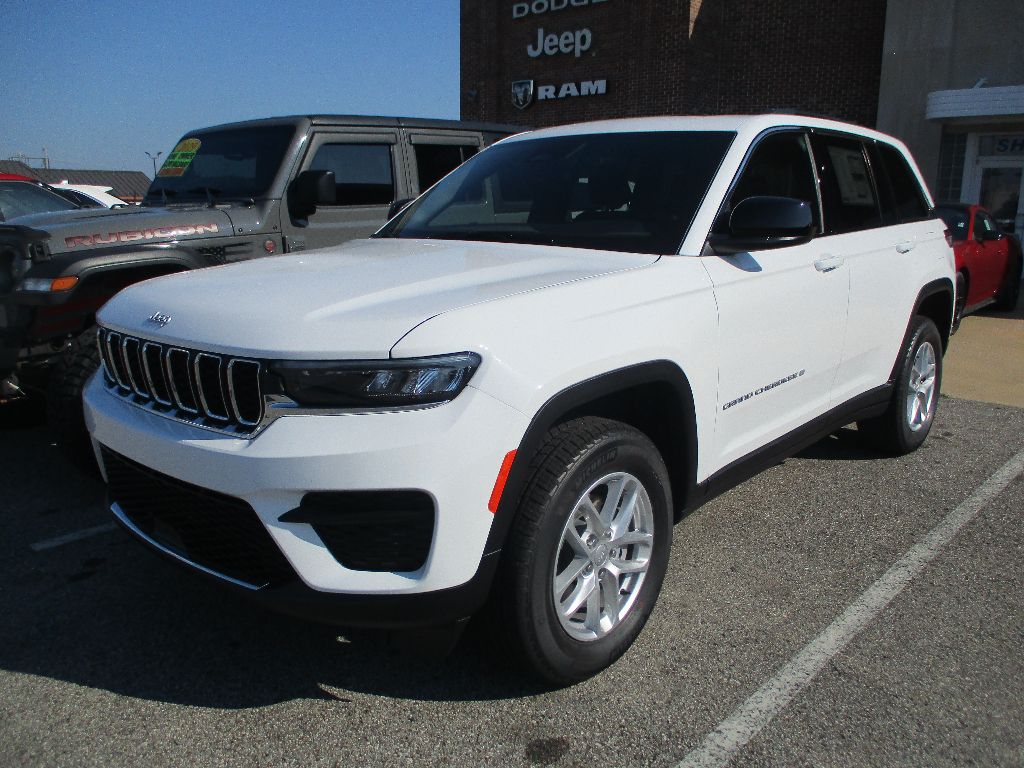 2025 Jeep Grand Cherokee Laredo X photo 3