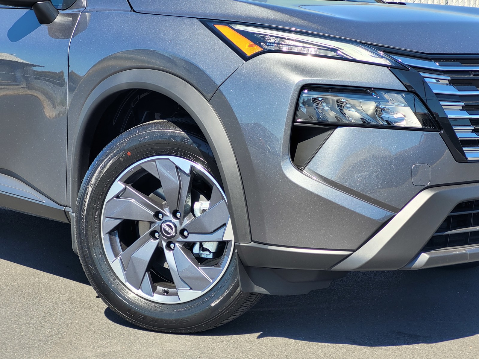 2026 Nissan Rogue SV photo 2