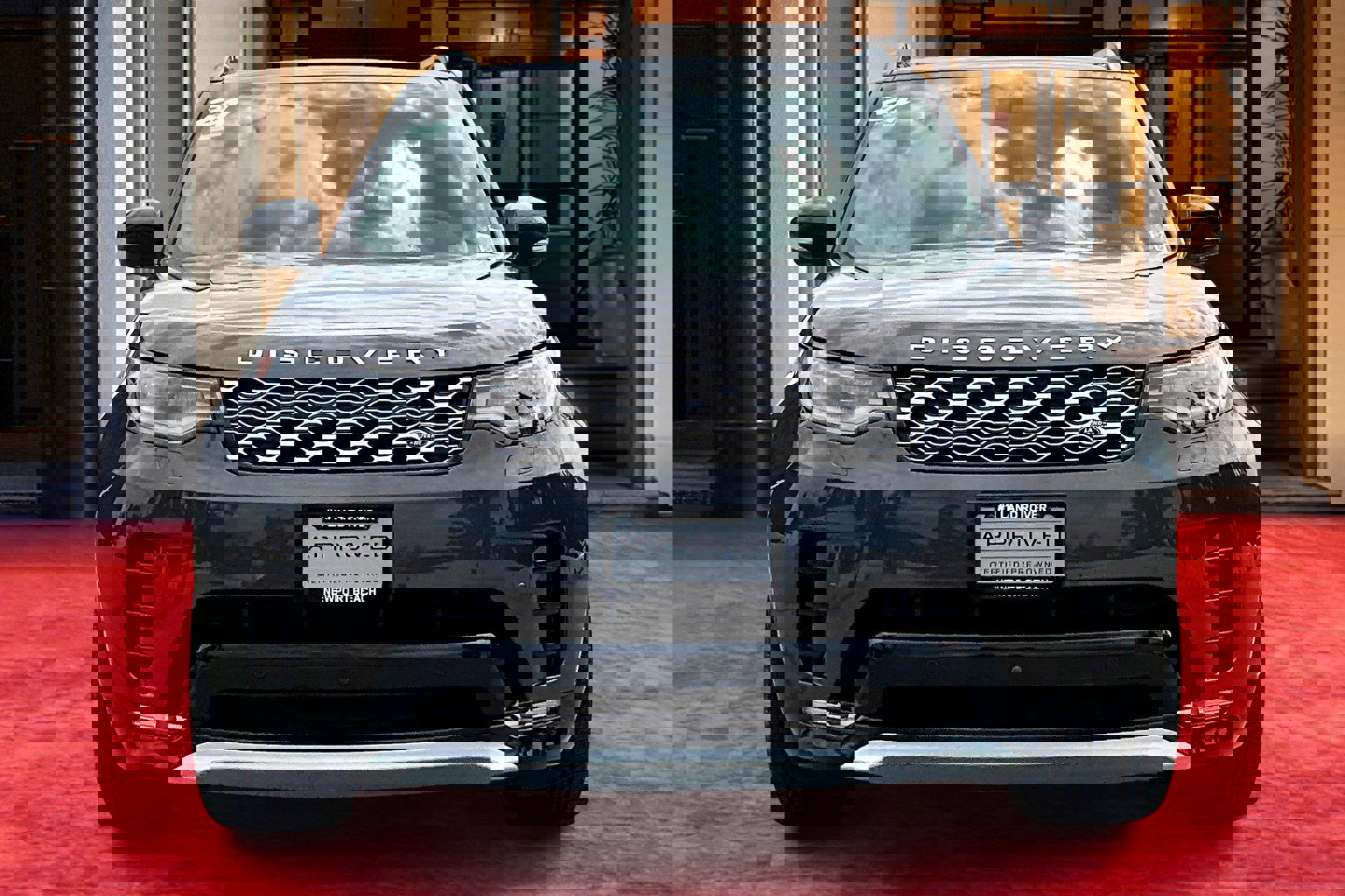 2024 Land Rover Discovery Metropolitan Edition photo 2