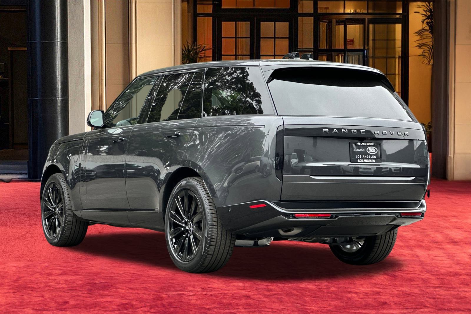 2025 Land Rover Range Rover SE photo 2