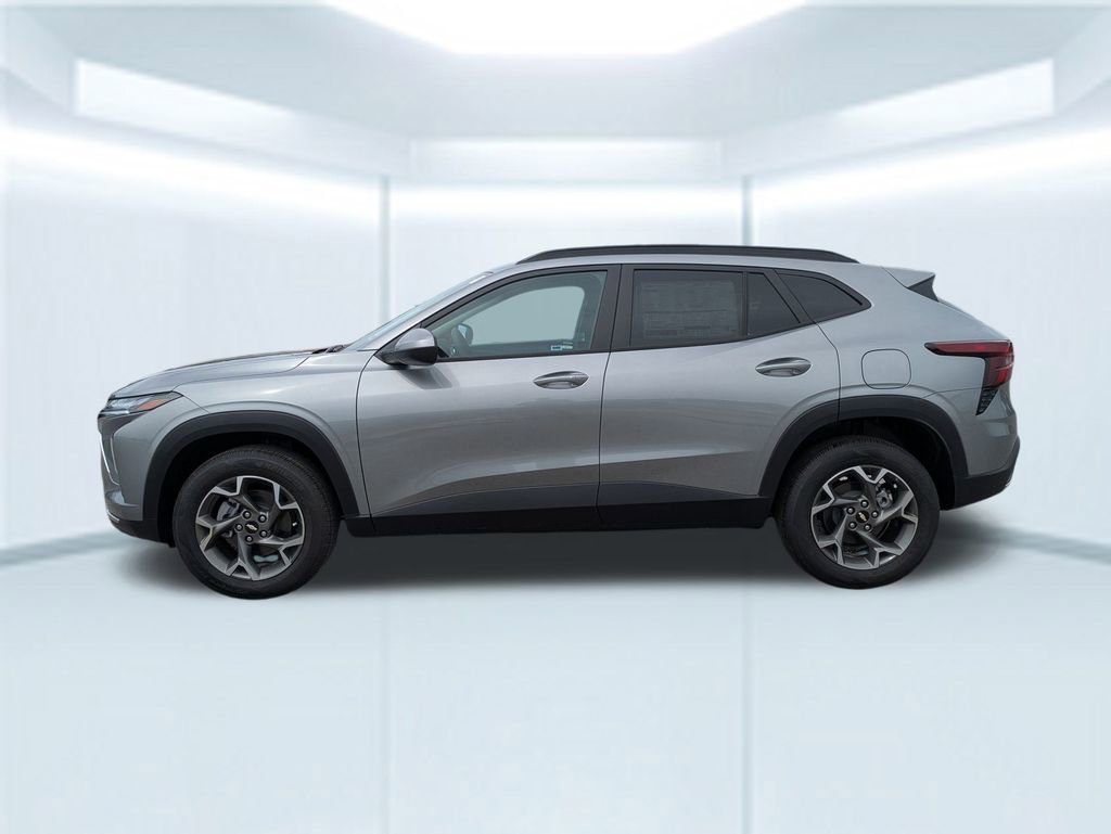 2025 Chevrolet Trax LT photo 2