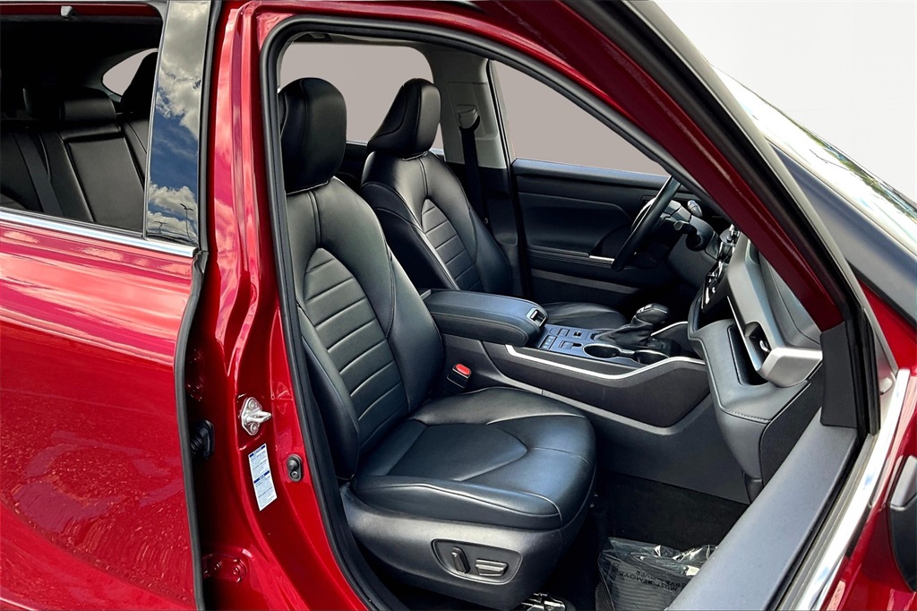 Image 7 of Pre-Owned 2022 Toyota Highlander XLE