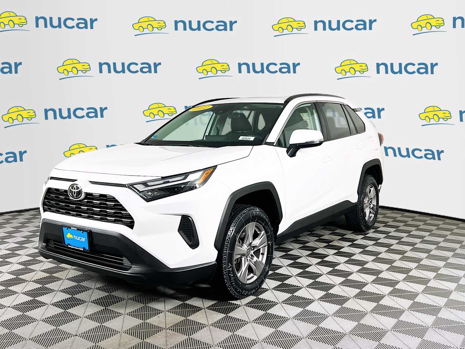2022 Toyota RAV4 XLE photo 2