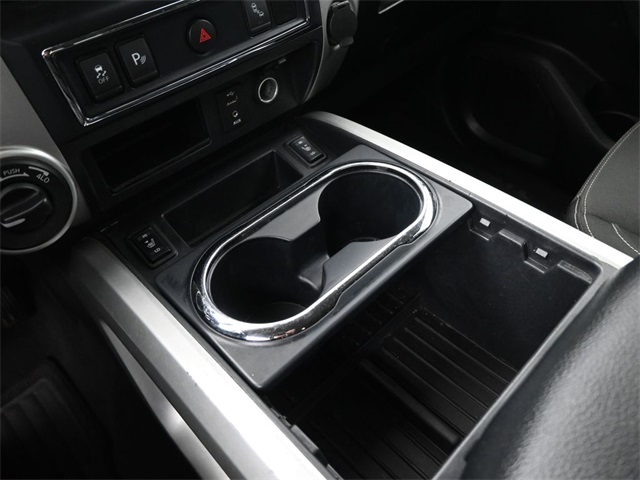 2017 Nissan Titan SV photo 4