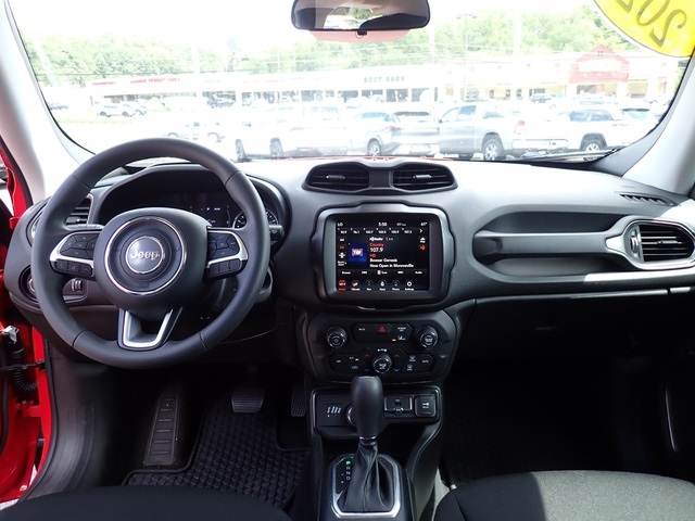 2023 Jeep Renegade Latitude Upland photo 13