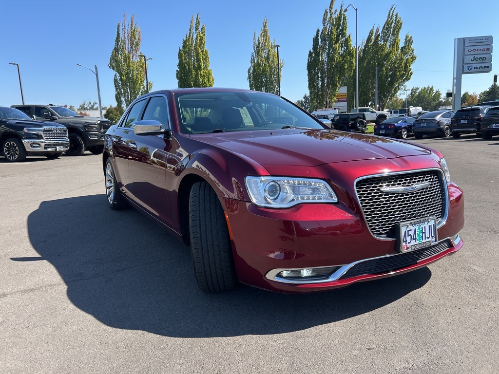 2017 Chrysler 300 C photo 7