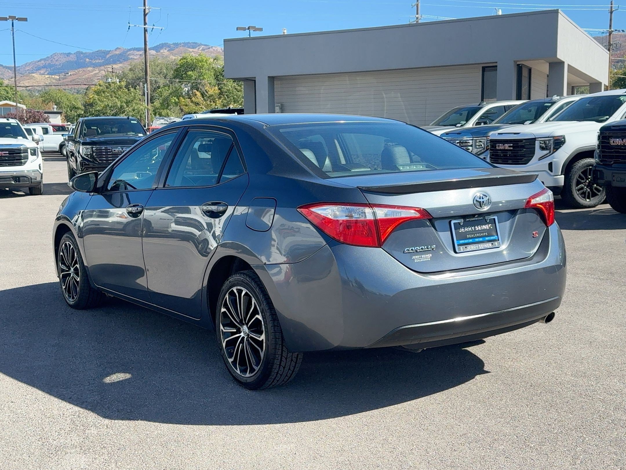 2016 Toyota Corolla S photo 3