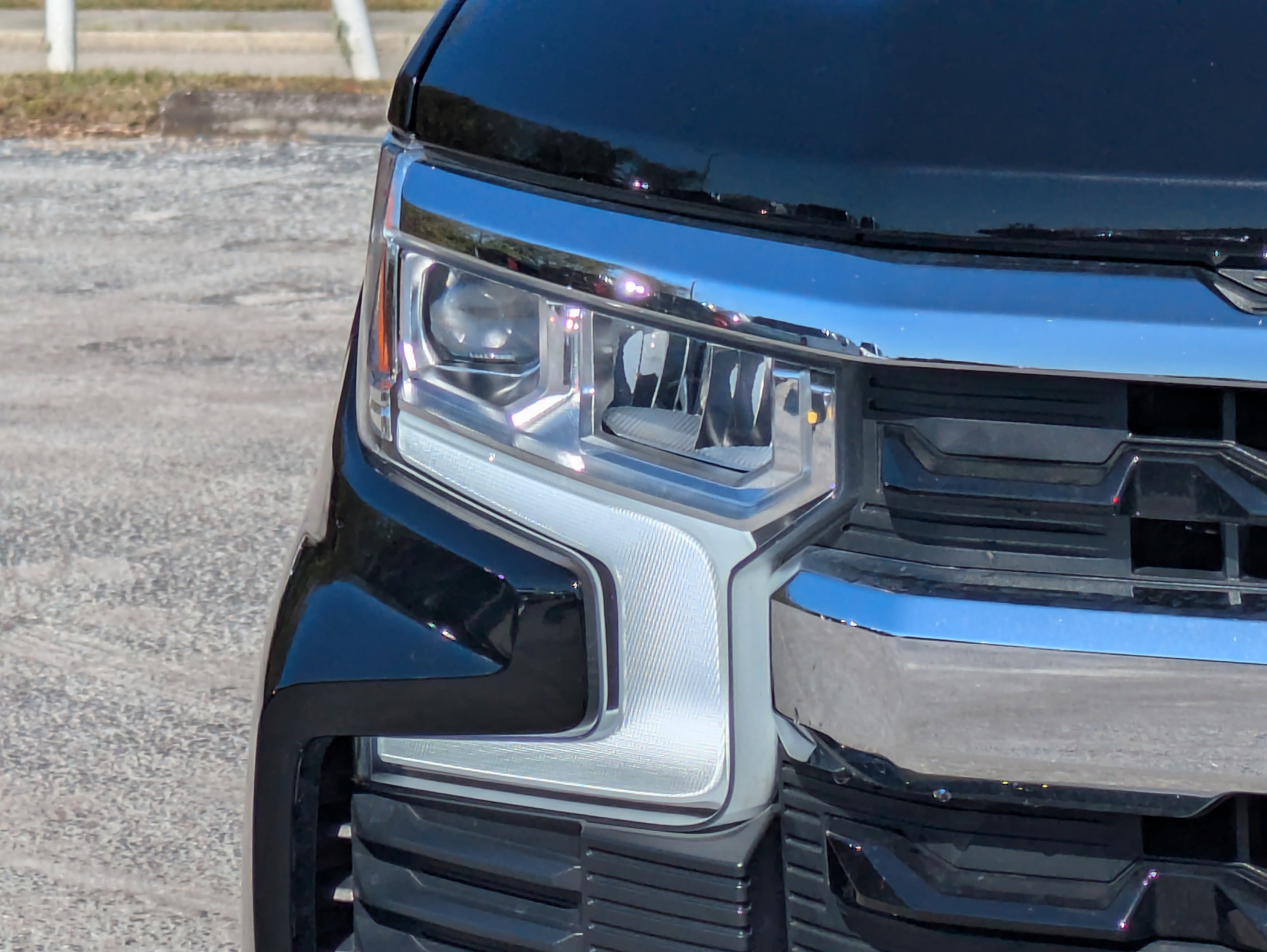 2024 Chevrolet Silverado 1500 LT photo 2