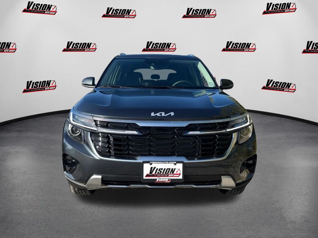 2025 Kia Seltos S photo 2