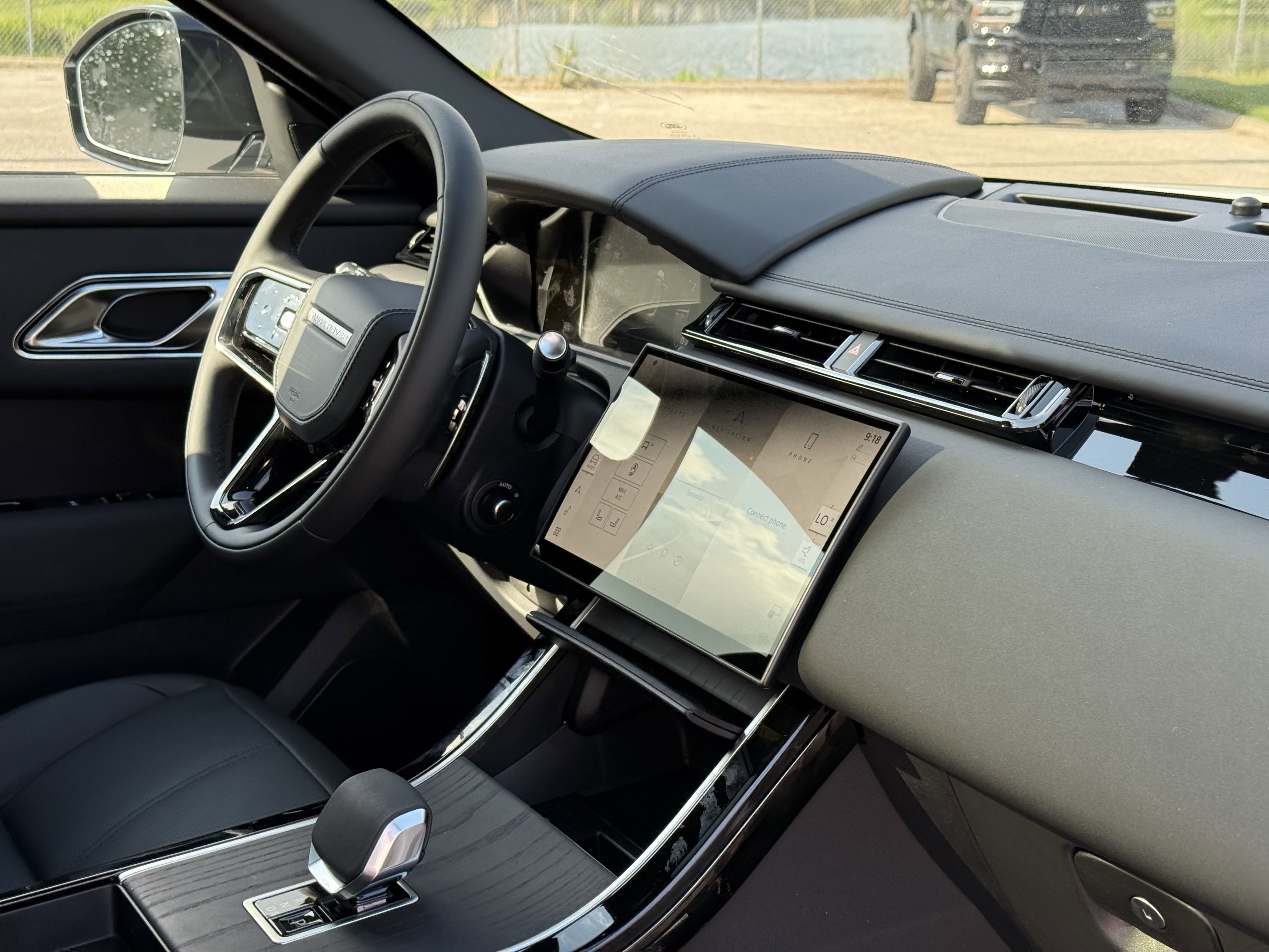 2026 Land Rover Range Rover Velar SE photo 12