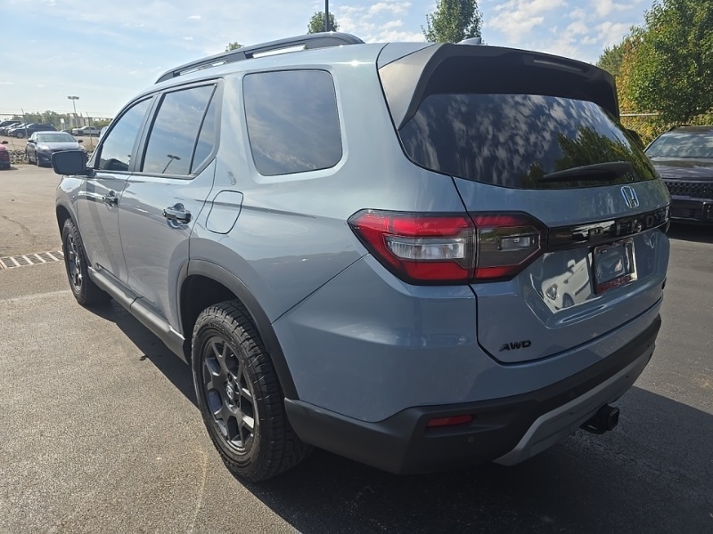 2024 Honda Pilot TrailSport Sport photo 3