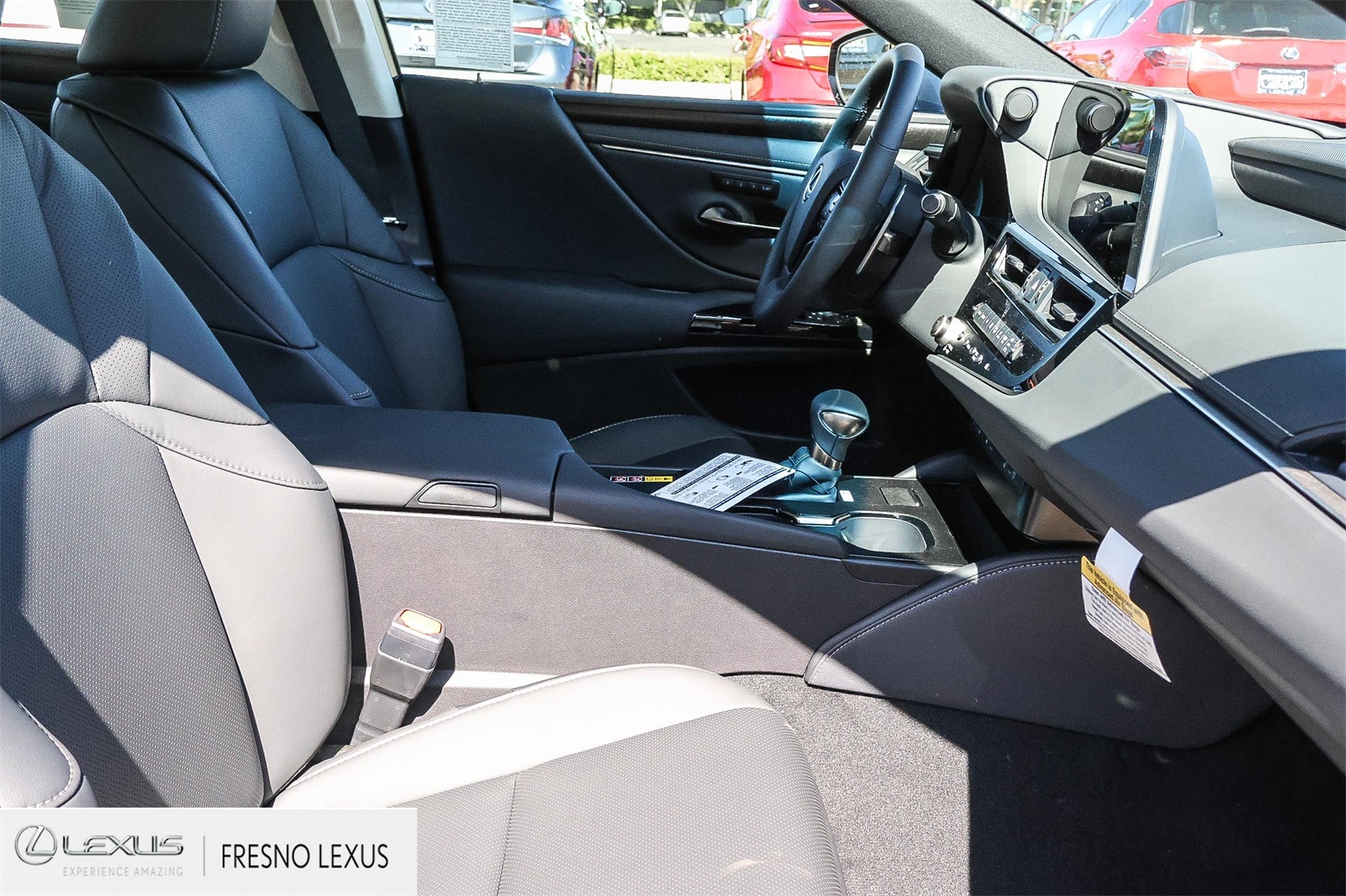 2025 Lexus ES 300h photo 13
