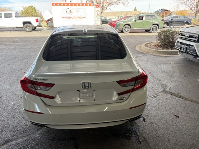 2019 Honda Accord Touring 2.0T photo 4