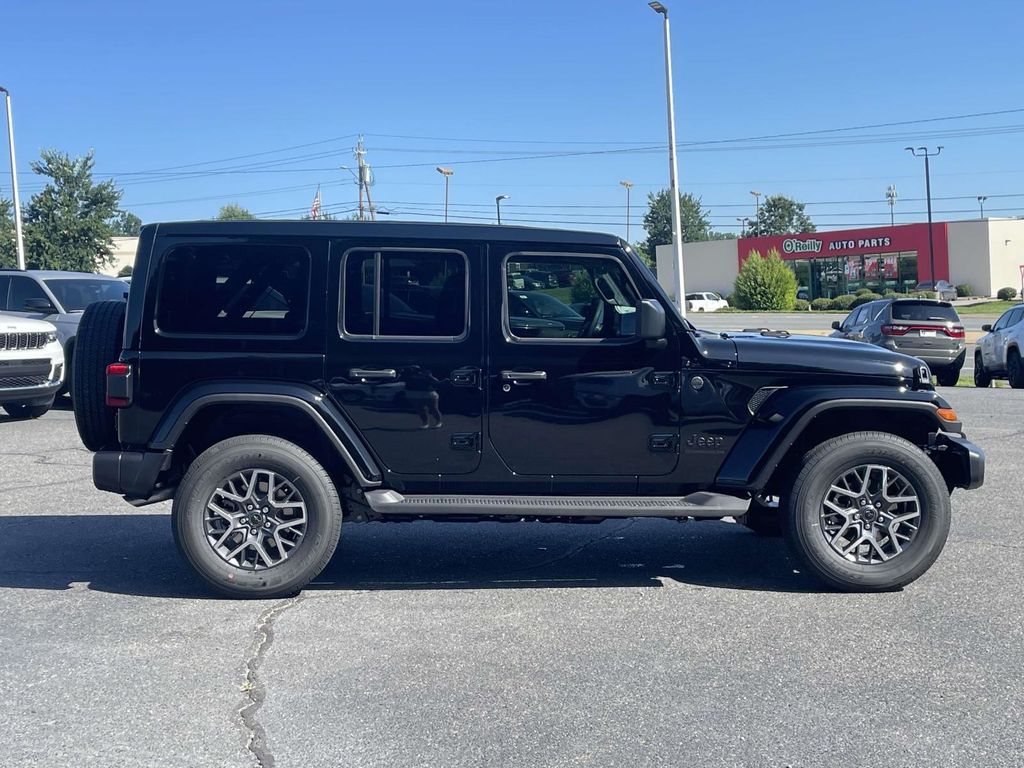 2025 Jeep Wrangler Sahara photo 8