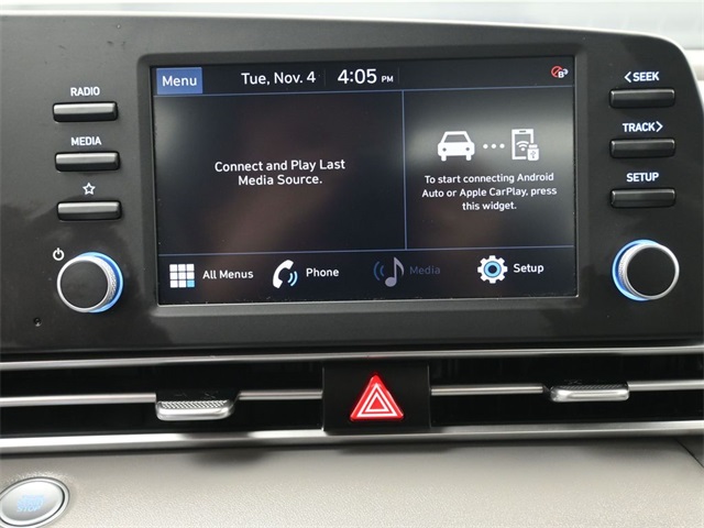 2023 Hyundai Elantra SEL photo 3