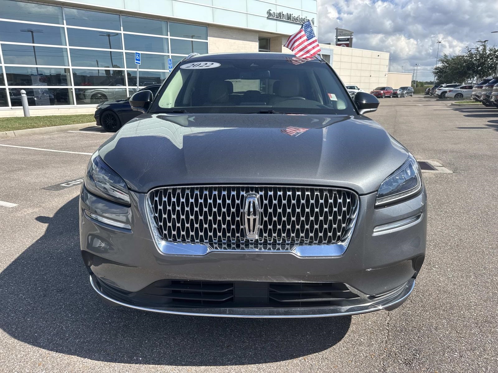 2022 Lincoln Corsair Standard photo 2