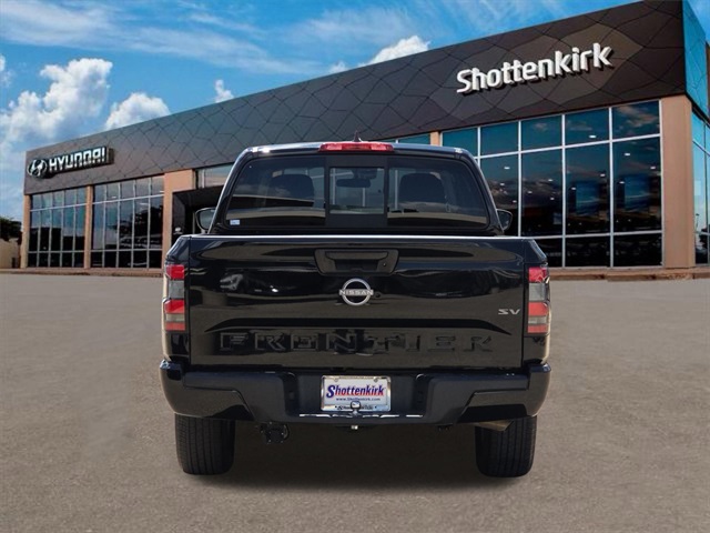 2022 Nissan Frontier SV Crew Cab photo 5