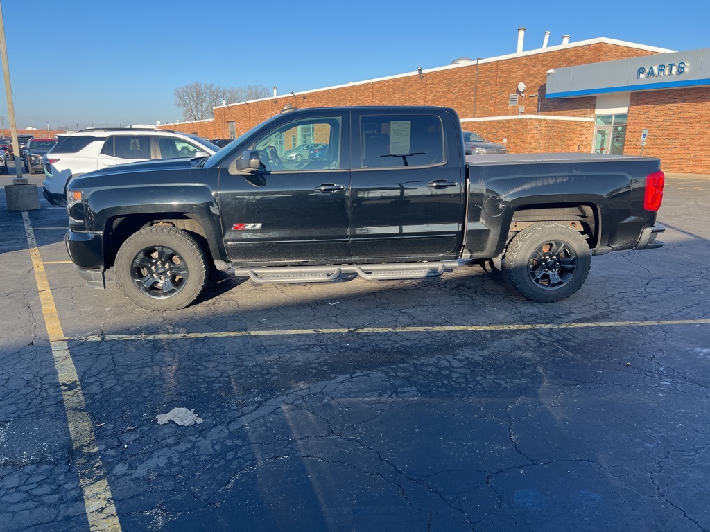 2017 CHEVROLET SILVERADO - Image 1