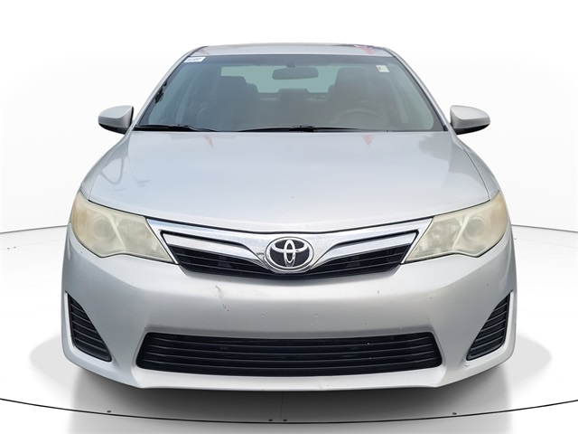 2014 Toyota Camry SE photo 2