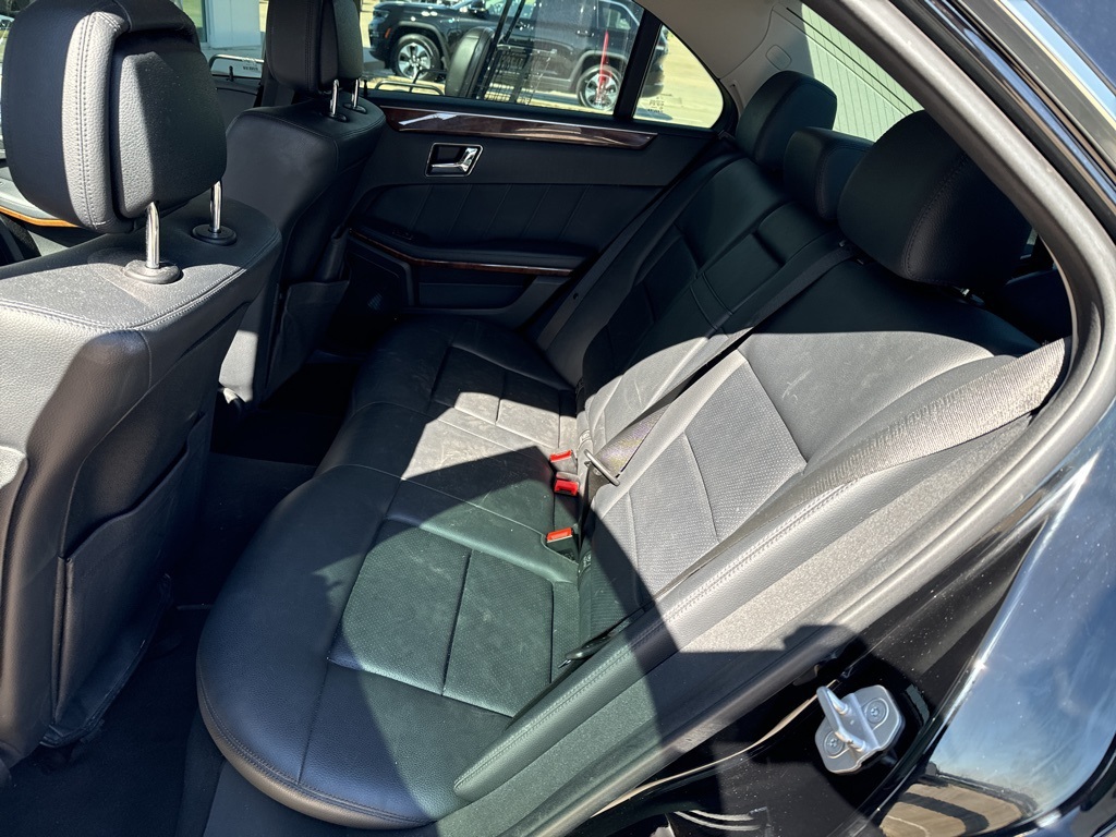 2010 Mercedes Benz E photo 8