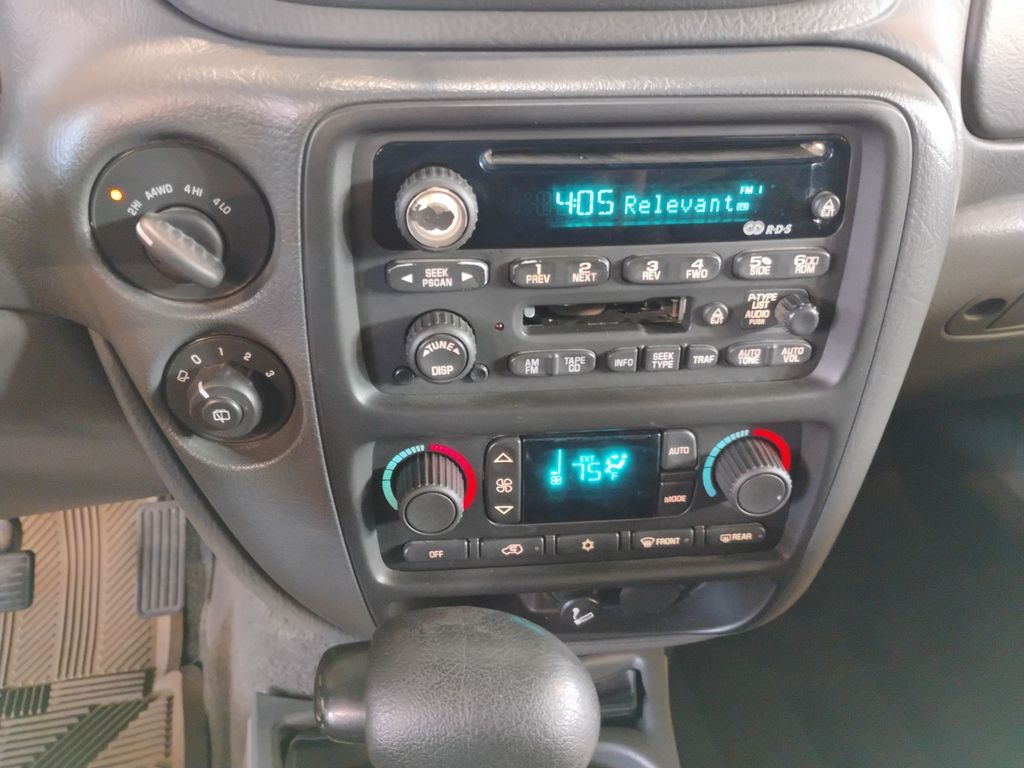 2002 Chevrolet Trailblazer LT photo 12