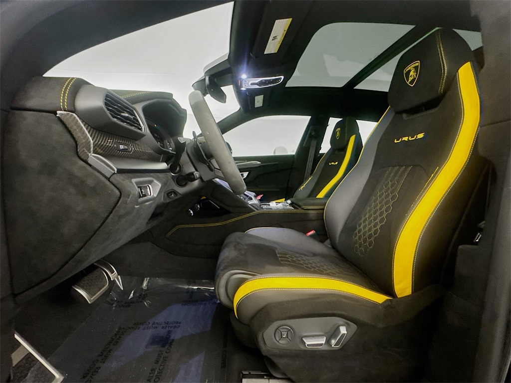 2024 Lamborghini Urus Performante photo 18