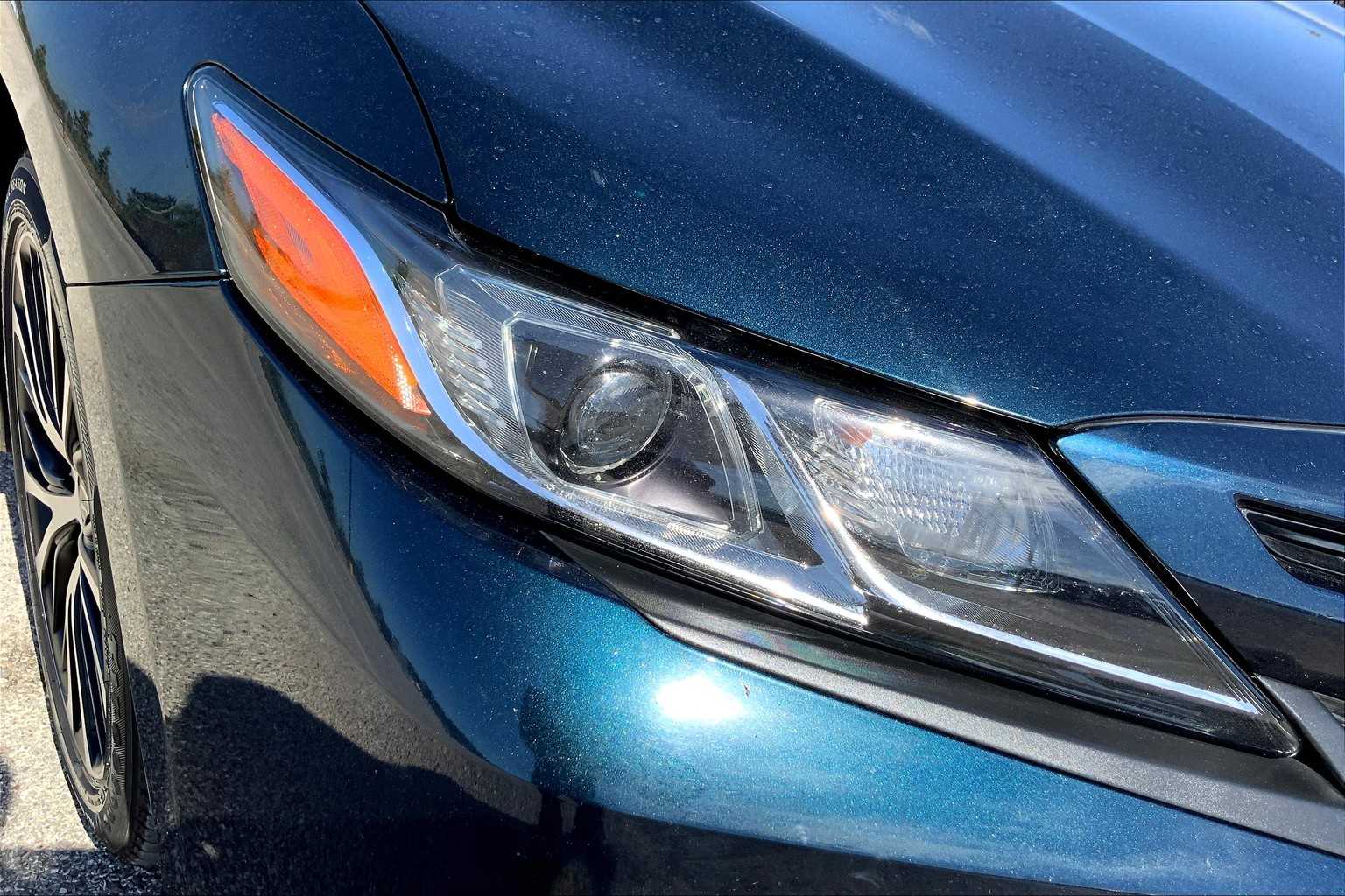 2020 Toyota Camry SE photo 25