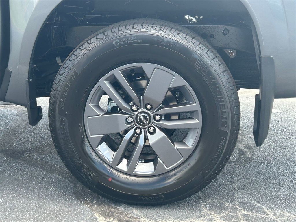2025 Nissan Frontier Crew Cab SV photo 7