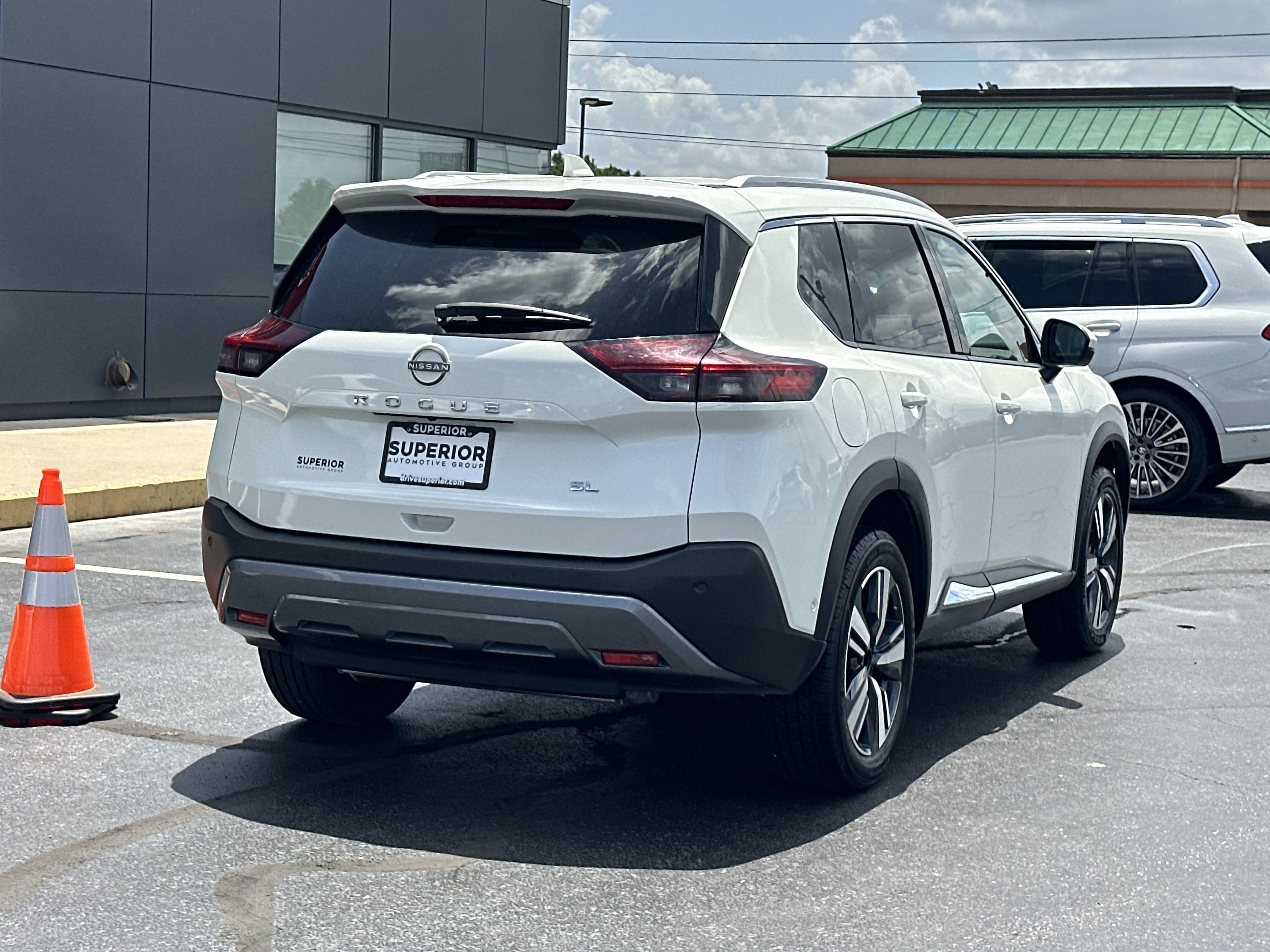 2023 Nissan Rogue SL photo 2