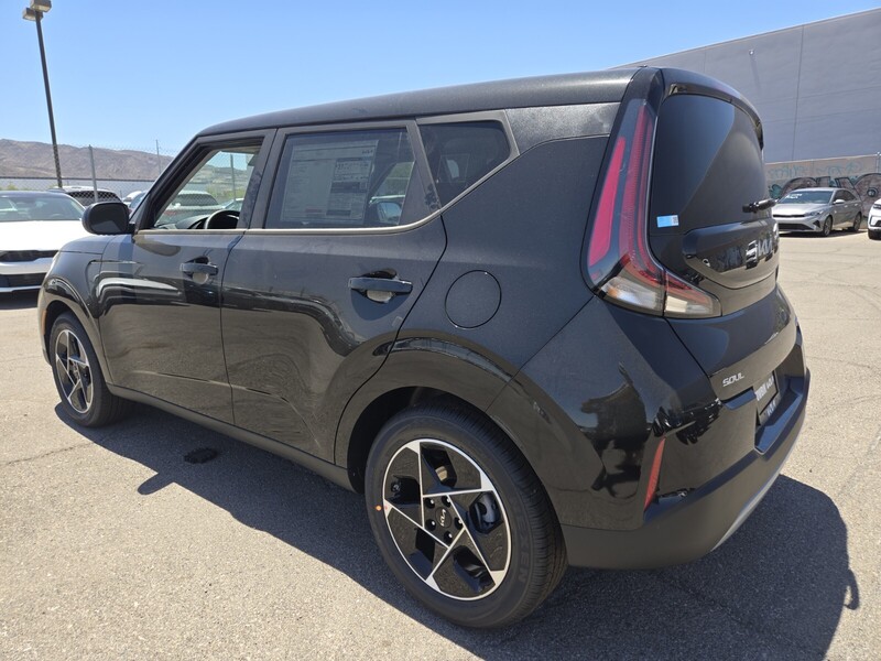 2025 Kia Soul EX photo 2