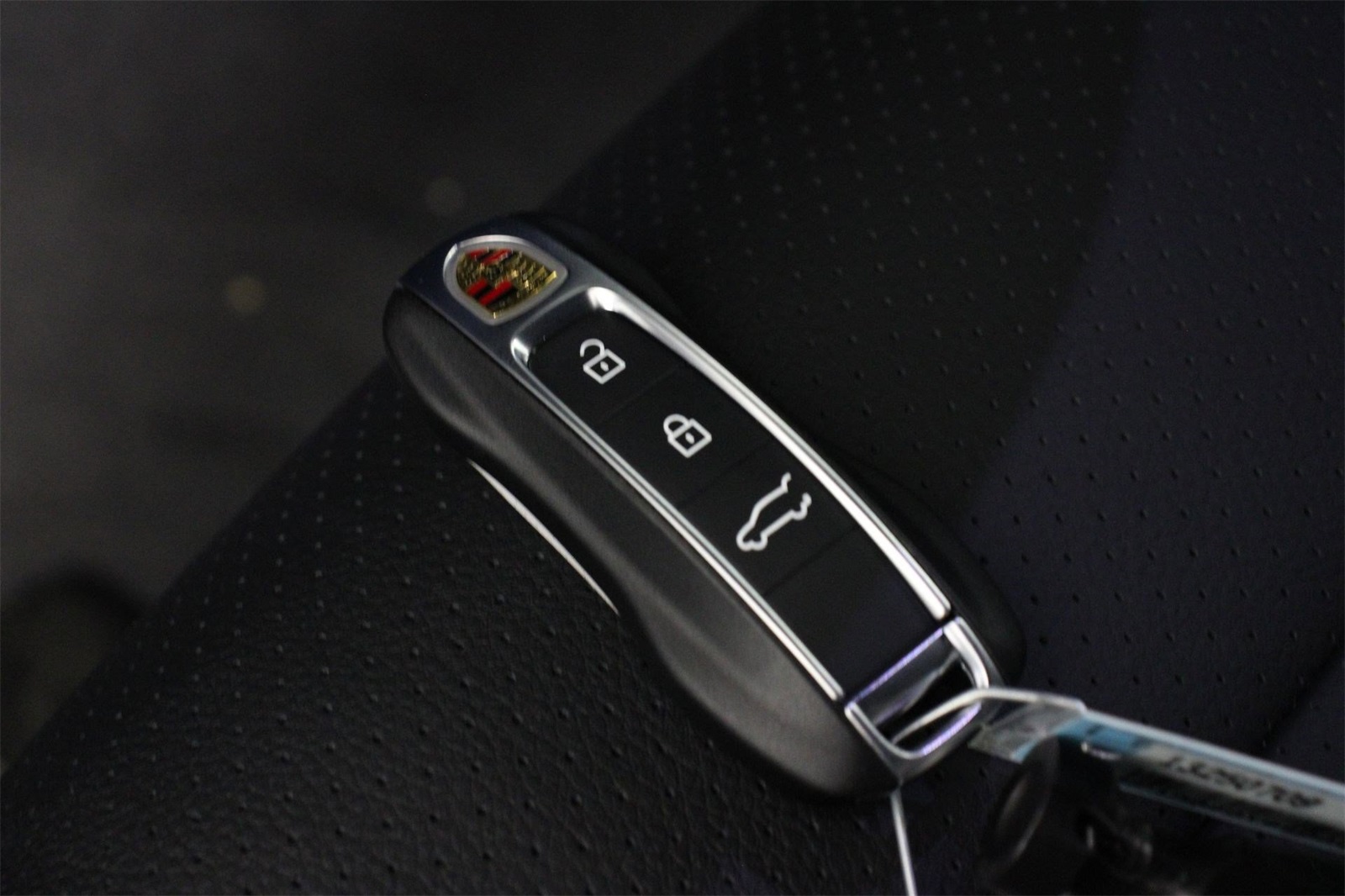 2025 Porsche Cayenne photo 21