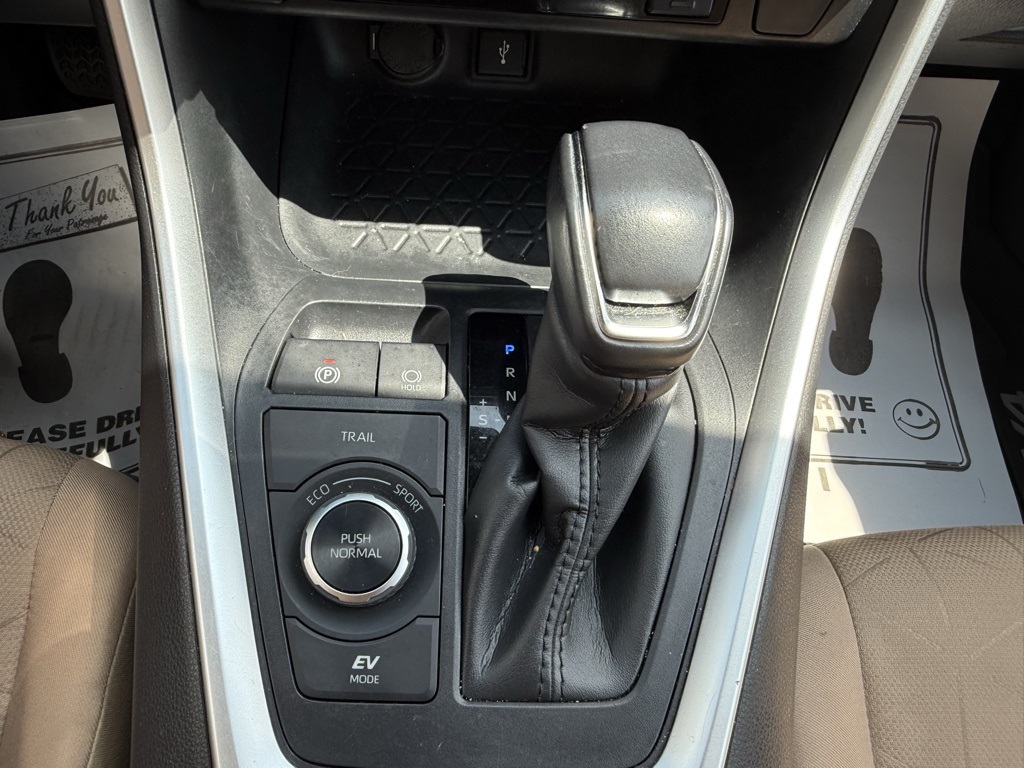 2020 Toyota RAV4 Hybrid XLE photo 24