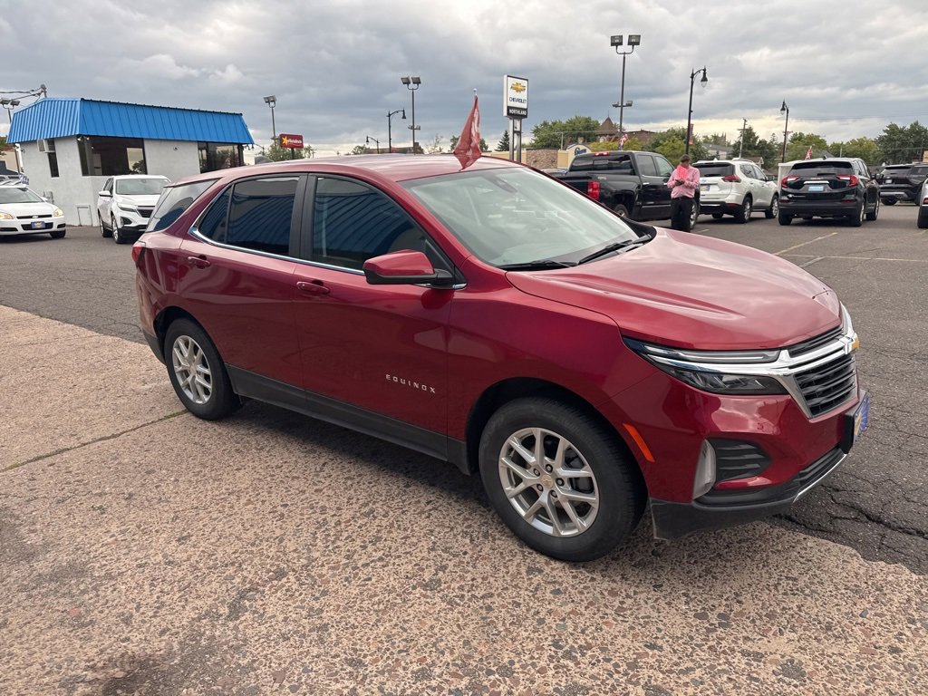 2024 Chevrolet Equinox LT photo 3